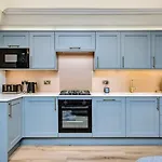 Spectacular 2 Bed, 2 Bath In Edinburgh City Centre