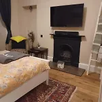 Murrayfield Spacious 2-Bedroom Apartment