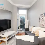 Marvellous 2 Bed Apartment Edinburgh
