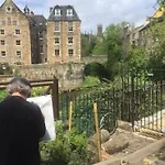 - Edinburgh - Apartment With Balcony And Free, Secure Garage Parking
