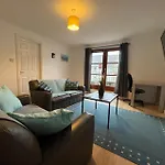 Central Edinburgh 2-Bed Retreat