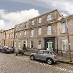 1 Bed Apartment In Great Central Location