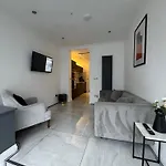 Edinburgh City 2Bedroom & Steam Room!