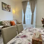 Lothian Center Apartment