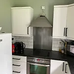 1 Bed Flat Near Murrayfield