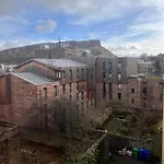 Crags View Apartment On The Royal Mile