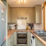 1 Bedroom Beachside Apartment Edinburgh Pass The Keys