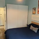 Trendy Historic Flat In Edinburgh