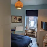 Trendy Historic Flat In Edinburgh