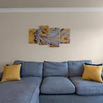 2 Bedroom Apartment In Central Edinburgh With Free Parking