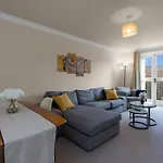 2 Bedroom Apartment In Central Edinburgh With Free Parking