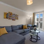 2 Bedroom Apartment In Central Edinburgh With Free Parking