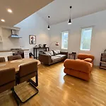 2 Bed 2 Bath With Private Parking