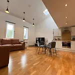 Private Parking 2 Bed 2 Bath