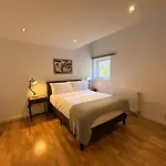 Private Parking 2 Bed 2 Bath
