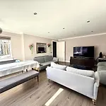 Immanuel House - Modern Luxury Victorian Home 1872 - Free Parking & Fast Fibre Optic Wifi