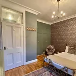 Glamours Stylish Victorian Apartment Near City Centre