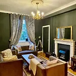 Glamours Stylish Victorian Apartment Near City Centre