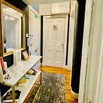 Glamours Stylish Victorian Apartment Near City Centre