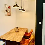 Glamours Stylish Victorian Apartment Near City Centre