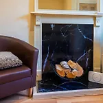 Cosy And Modern Apartment In Central Edinburgh