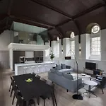 Iconic Dean Village Apartment