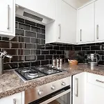 Gilmour\'S Entry Apartment