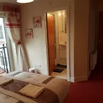 Edinburgh City Deluxe Apartment