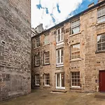 The Edmonstone\'S Close Residence