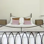 Ramsay Gardens - Grand 4-Bedroom Apartment Next To Castle