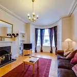 Joivy Spacious Apartment Next To The Meadows