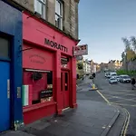 Joivy Unique&Artsy Royal Mile Apt - Relive Music History