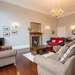 Joivy Spacious Apt In New Town Prime Location