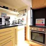 Joivy Bright Flat With Workspace In New Town