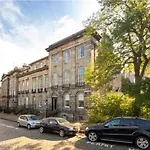 Joivy Spacious Apt In New Town Prime Location