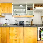 Altido Ultra Stylish Calton Road Apt W/ Parking