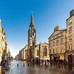 Beautiful Newly Decorated Flat On The Royal Mile!