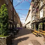 Joivy Amazing Location! Lovely Rose St Apt In New Town
