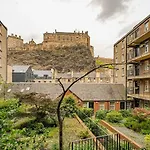 2Br Grassmarket Apartment With Castle View