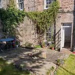 Vintage Apt, Pvt Garden, Wifi, New Town