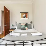 Lovely Central Edinburgh Apartment