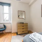 Lovely Central Edinburgh Apartment