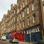 Spacious 2 Bed Apartment In The Heart Of Old Town