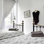 5 Star Beautiful & Vintage, Spacious Apt In Chic Location!