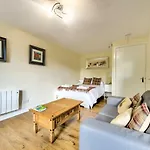 Stunning Studio Apartment Castle View