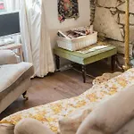 Vintage Apt, Pvt Garden, Wifi, New Town
