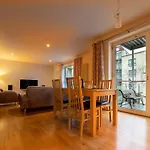 Altido Elegant 2Br Apt With Balcony And Parking