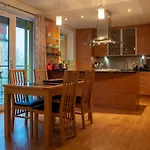 Altido Elegant 2Br Apt With Balcony And Parking