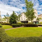 415 Lovely And Central 2 Bedroom Apartment With Secure Parking