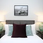 Joivy Refurbished Home On The Royal Mile